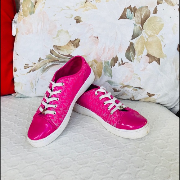 Michael Kors Ivy Dee Fuschia Sneaker - Picture 5 of 8
